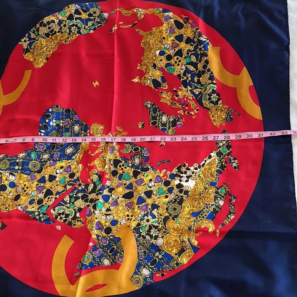 Chanel Rare MultiColor Gripoix 💯 % silk Jewel Charm Scarf. - Picture 6 of 6